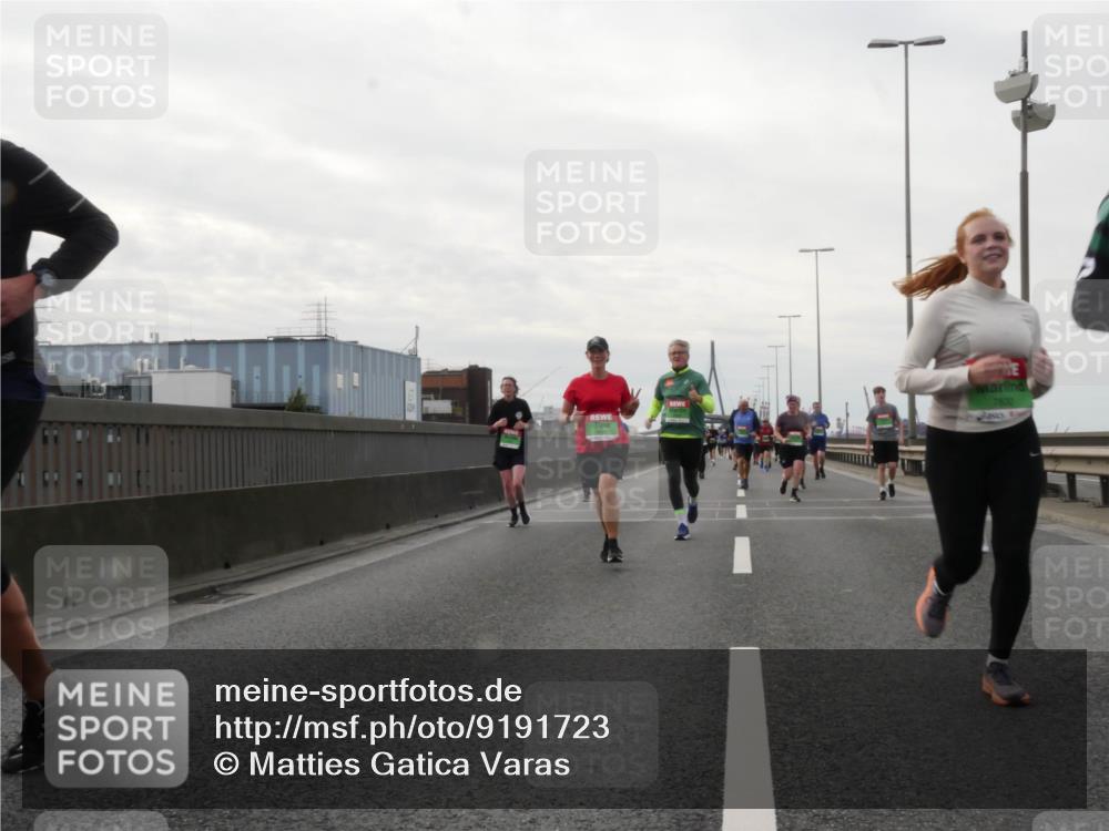 03.10.2025 - Köhlbrandbrückenlauf Matties Gatica Varas http://msf.ph/oto/9191723 03.10.2025 16:07:22 Position 3 7830 meine-sportfotos.de