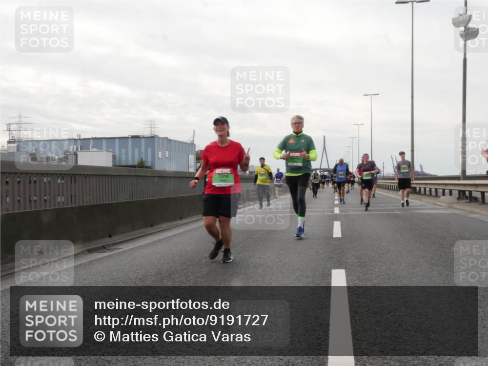 03.10.2025 - Köhlbrandbrückenlauf Matties Gatica Varas http://msf.ph/oto/9191727 03.10.2025 16:07:23 Position 3  meine-sportfotos.de