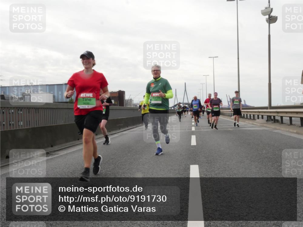 03.10.2025 - Köhlbrandbrückenlauf Matties Gatica Varas http://msf.ph/oto/9191730 03.10.2025 16:07:24 Position 3 9639 meine-sportfotos.de