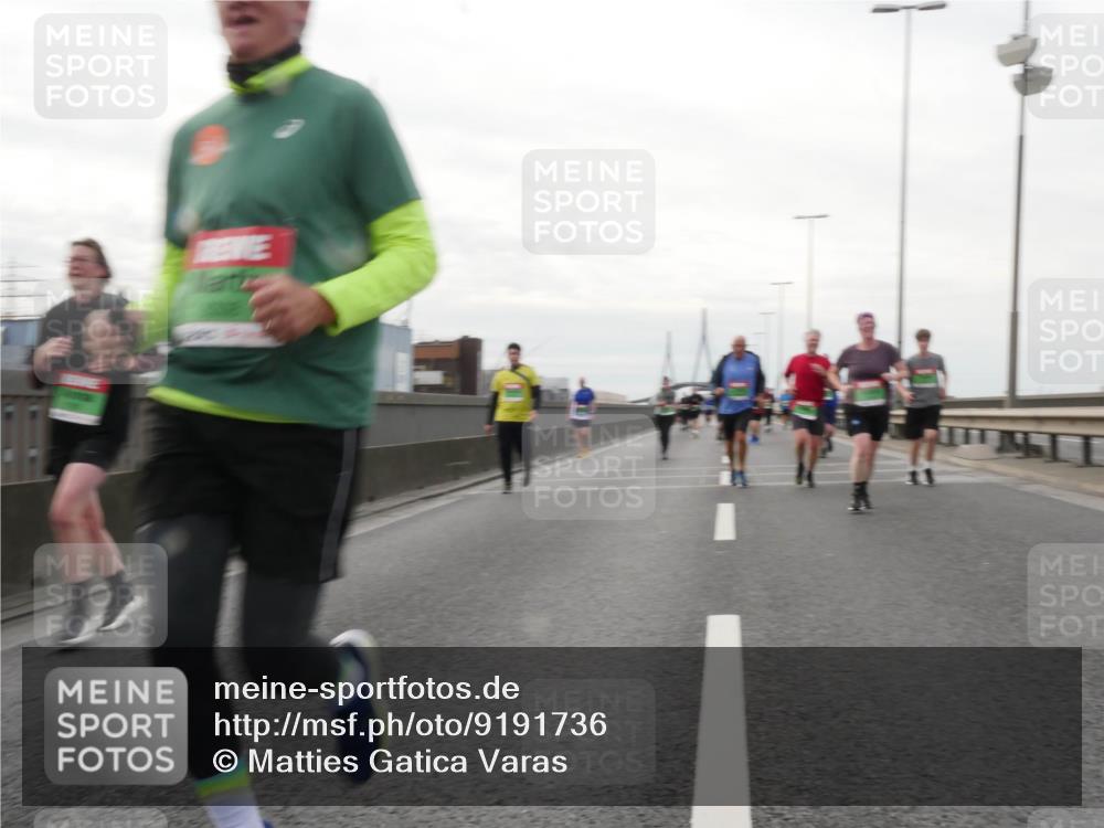 03.10.2025 - Köhlbrandbrückenlauf Matties Gatica Varas http://msf.ph/oto/9191736 03.10.2025 16:07:25 Position 3  meine-sportfotos.de