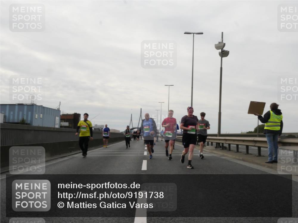 03.10.2025 - Köhlbrandbrückenlauf Matties Gatica Varas http://msf.ph/oto/9191738 03.10.2025 16:07:26 Position 3  meine-sportfotos.de