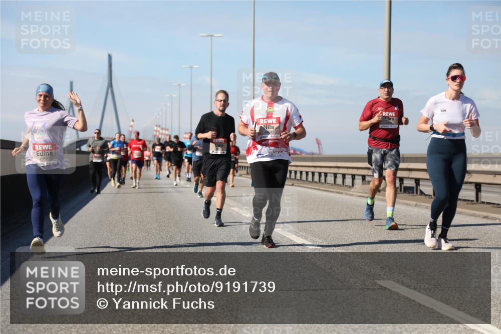 03.10.2025 - Köhlbrandbrückenlauf Yannick Fuchs http://msf.ph/oto/9191739 03.10.2025 11:52:39 Position 3 4352, 4401 meine-sportfotos.de