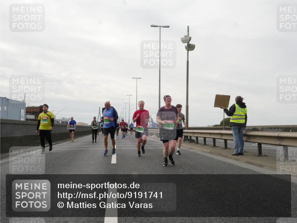 03.10.2025 - Köhlbrandbrückenlauf Matties Gatica Varas http://msf.ph/oto/9191741 03.10.2025 16:07:26 Position 3  meine-sportfotos.de
