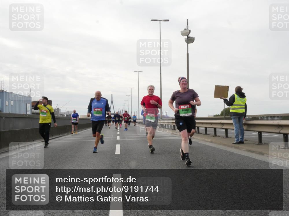 03.10.2025 - Köhlbrandbrückenlauf Matties Gatica Varas http://msf.ph/oto/9191744 03.10.2025 16:07:27 Position 3  meine-sportfotos.de
