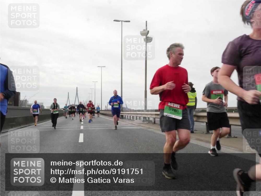 03.10.2025 - Köhlbrandbrückenlauf Matties Gatica Varas http://msf.ph/oto/9191751 03.10.2025 16:07:28 Position 3 8367 meine-sportfotos.de