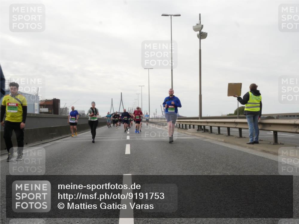 03.10.2025 - Köhlbrandbrückenlauf Matties Gatica Varas http://msf.ph/oto/9191753 03.10.2025 16:07:29 Position 3  meine-sportfotos.de