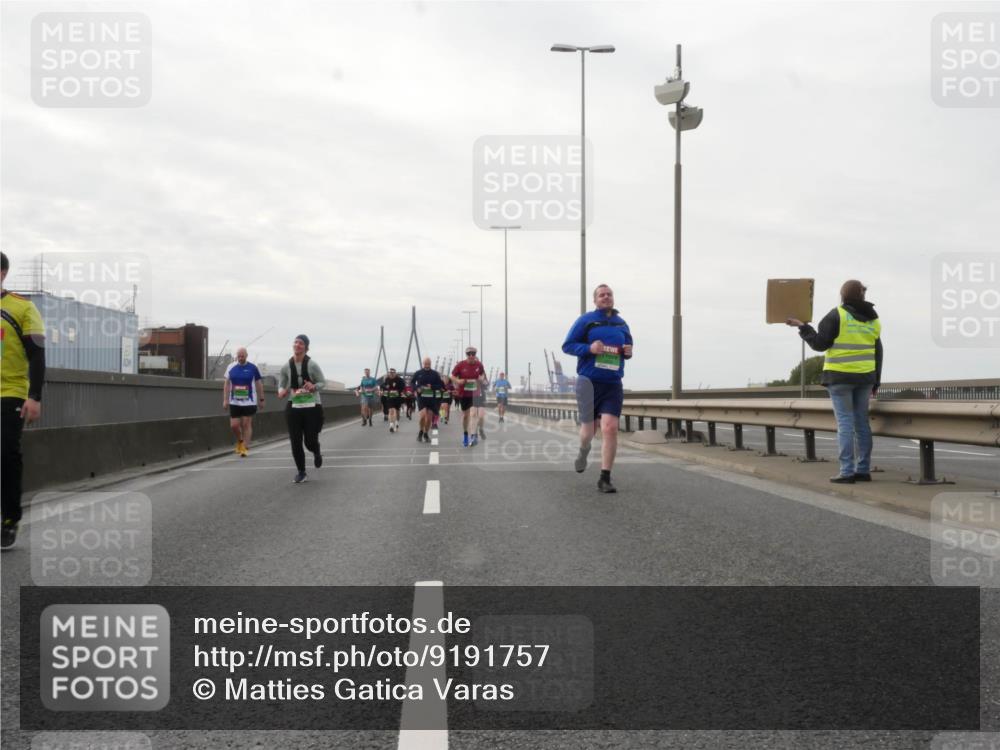 03.10.2025 - Köhlbrandbrückenlauf Matties Gatica Varas http://msf.ph/oto/9191757 03.10.2025 16:07:29 Position 3  meine-sportfotos.de