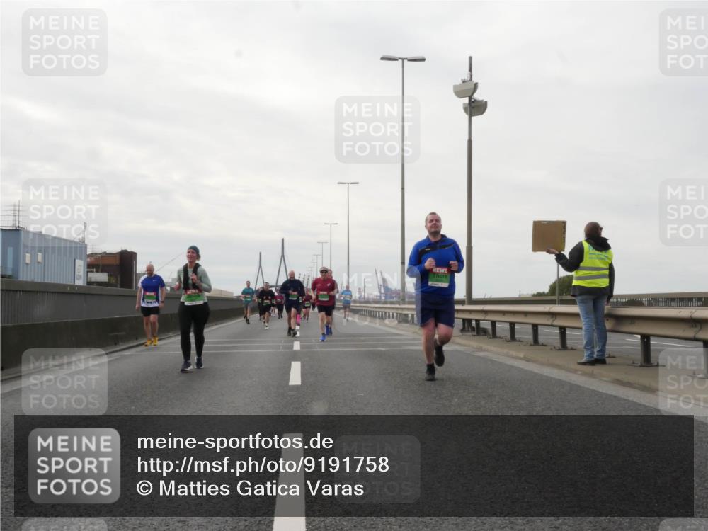 03.10.2025 - Köhlbrandbrückenlauf Matties Gatica Varas http://msf.ph/oto/9191758 03.10.2025 16:07:30 Position 3  meine-sportfotos.de