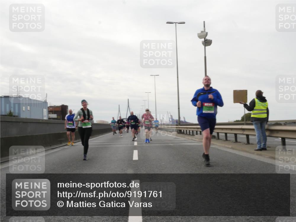 03.10.2025 - Köhlbrandbrückenlauf Matties Gatica Varas http://msf.ph/oto/9191761 03.10.2025 16:07:30 Position 3  meine-sportfotos.de
