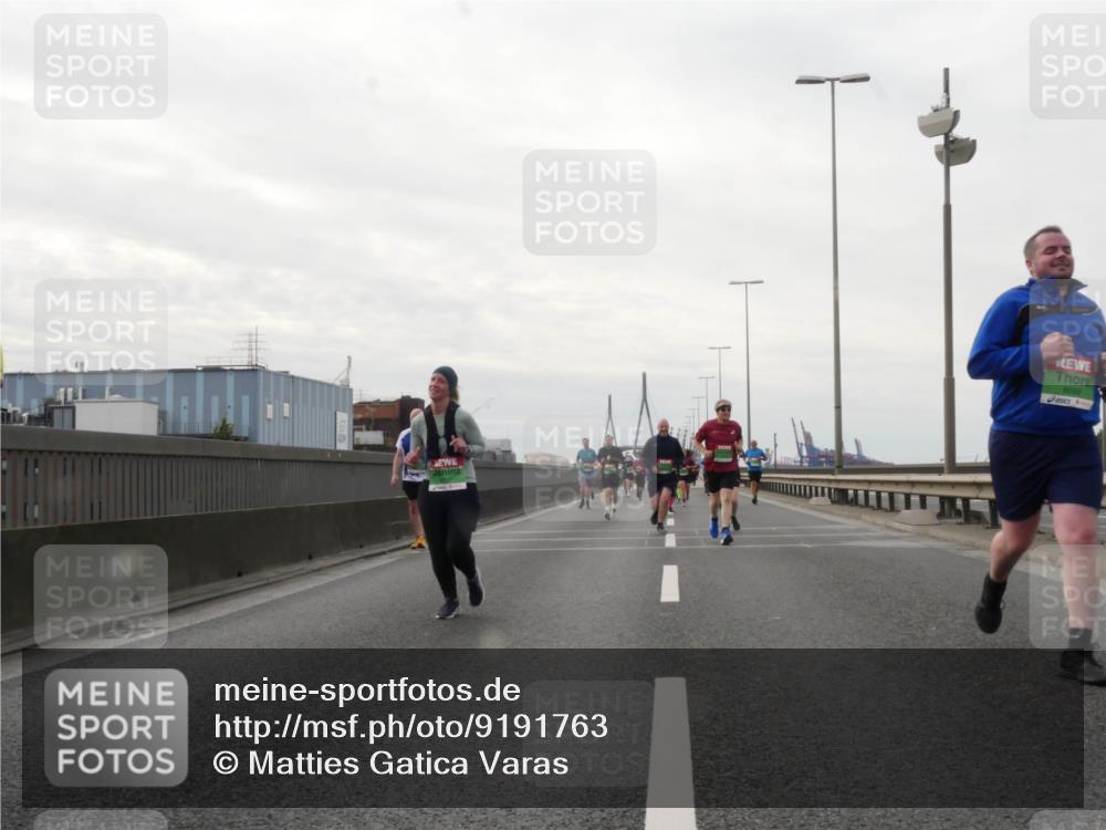 03.10.2025 - Köhlbrandbrückenlauf Matties Gatica Varas http://msf.ph/oto/9191763 03.10.2025 16:07:31 Position 3 8899 meine-sportfotos.de