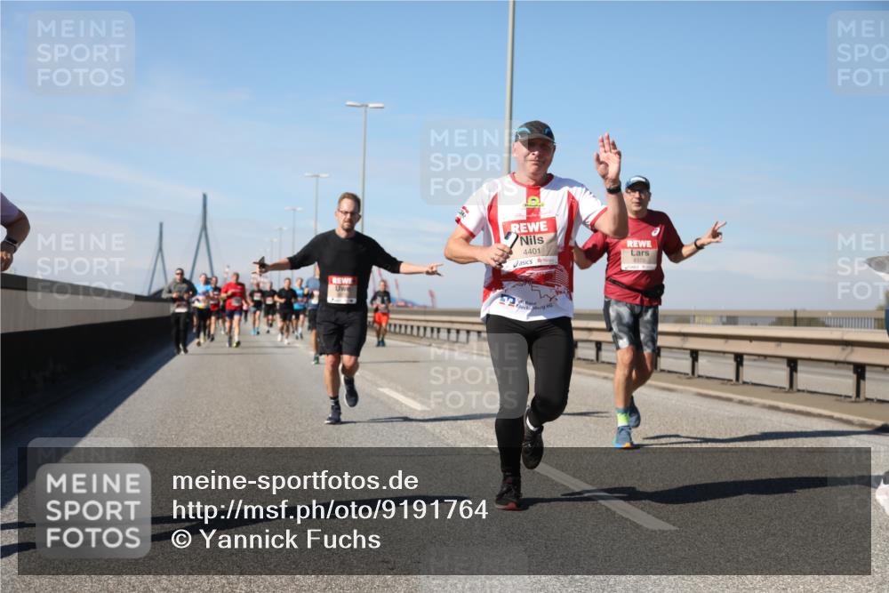 03.10.2025 - Köhlbrandbrückenlauf Yannick Fuchs http://msf.ph/oto/9191764 03.10.2025 11:52:41 Position 3 110, 4401, 4370 meine-sportfotos.de