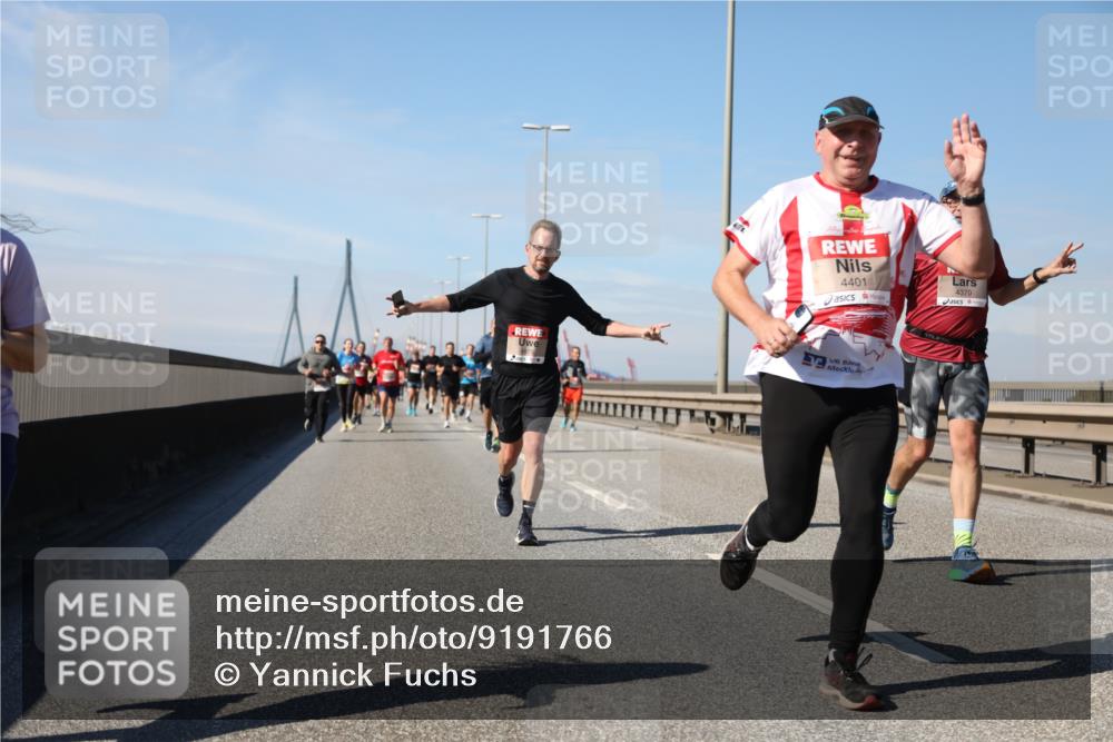 03.10.2025 - Köhlbrandbrückenlauf Yannick Fuchs http://msf.ph/oto/9191766 03.10.2025 11:52:41 Position 3 4401, 4370 meine-sportfotos.de