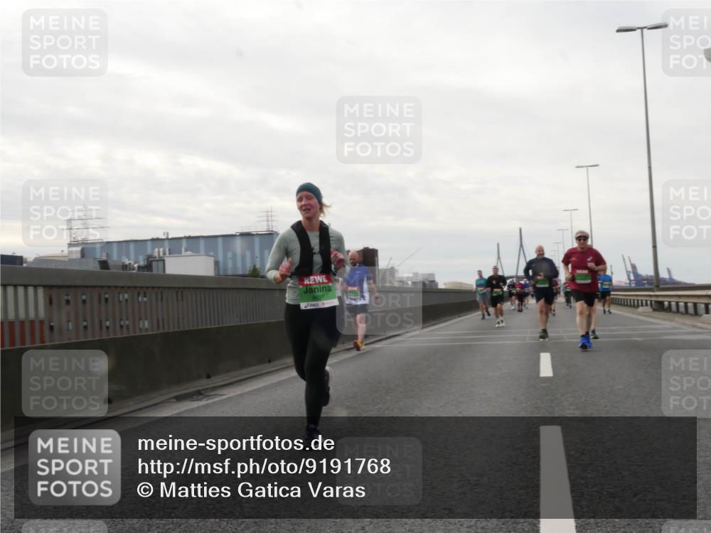 03.10.2025 - Köhlbrandbrückenlauf Matties Gatica Varas http://msf.ph/oto/9191768 03.10.2025 16:07:32 Position 3  meine-sportfotos.de