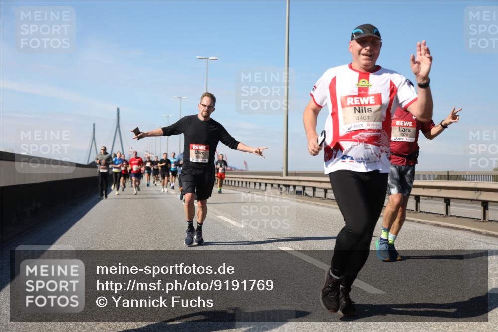 03.10.2025 - Köhlbrandbrückenlauf Yannick Fuchs http://msf.ph/oto/9191769 03.10.2025 11:52:41 Position 3 4975, 4401, 4370 meine-sportfotos.de