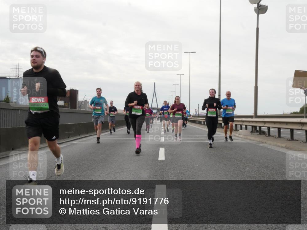 03.10.2025 - Köhlbrandbrückenlauf Matties Gatica Varas http://msf.ph/oto/9191776 03.10.2025 16:07:37 Position 3 7958 meine-sportfotos.de