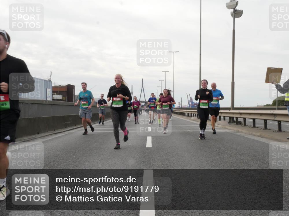 03.10.2025 - Köhlbrandbrückenlauf Matties Gatica Varas http://msf.ph/oto/9191779 03.10.2025 16:07:38 Position 3  meine-sportfotos.de