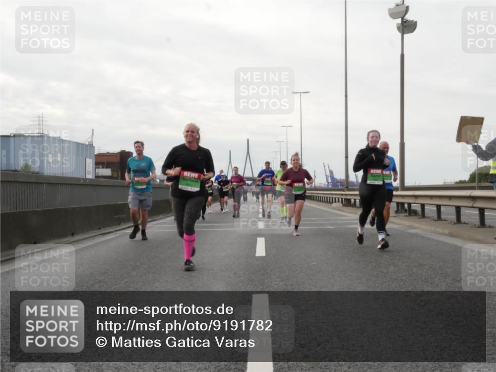 03.10.2025 - Köhlbrandbrückenlauf Matties Gatica Varas http://msf.ph/oto/9191782 03.10.2025 16:07:38 Position 3  meine-sportfotos.de
