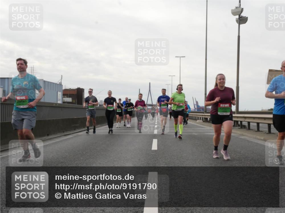 03.10.2025 - Köhlbrandbrückenlauf Matties Gatica Varas http://msf.ph/oto/9191790 03.10.2025 16:07:40 Position 3  meine-sportfotos.de
