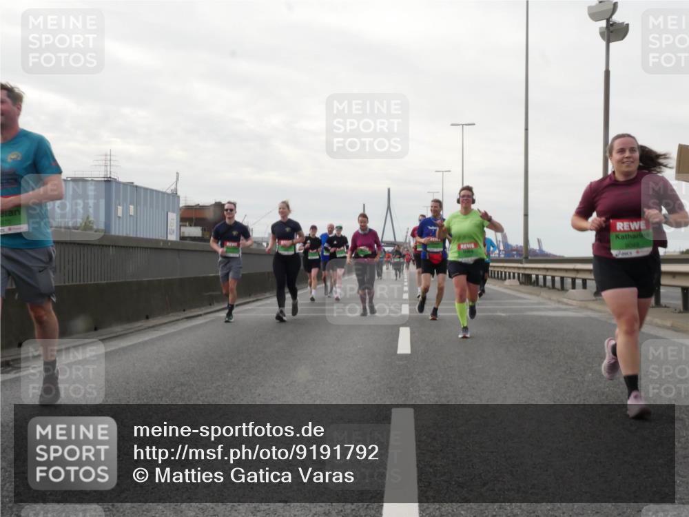 03.10.2025 - Köhlbrandbrückenlauf Matties Gatica Varas http://msf.ph/oto/9191792 03.10.2025 16:07:41 Position 3 9049 meine-sportfotos.de