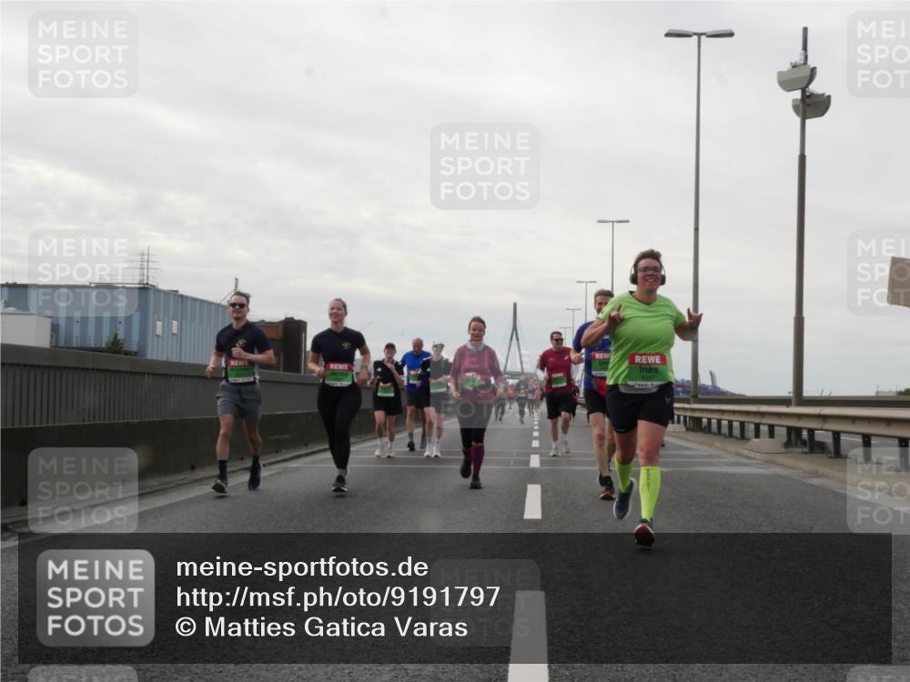 03.10.2025 - Köhlbrandbrückenlauf Matties Gatica Varas http://msf.ph/oto/9191797 03.10.2025 16:07:42 Position 3  meine-sportfotos.de