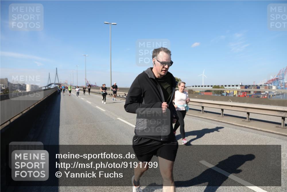 03.10.2025 - Köhlbrandbrückenlauf Yannick Fuchs http://msf.ph/oto/9191799 03.10.2025 12:12:46 Position 3  meine-sportfotos.de