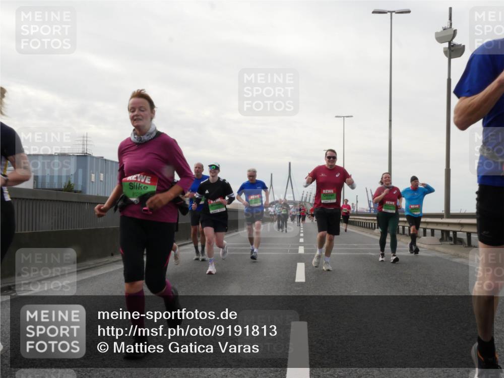 03.10.2025 - Köhlbrandbrückenlauf Matties Gatica Varas http://msf.ph/oto/9191813 03.10.2025 16:07:44 Position 3 8525 meine-sportfotos.de