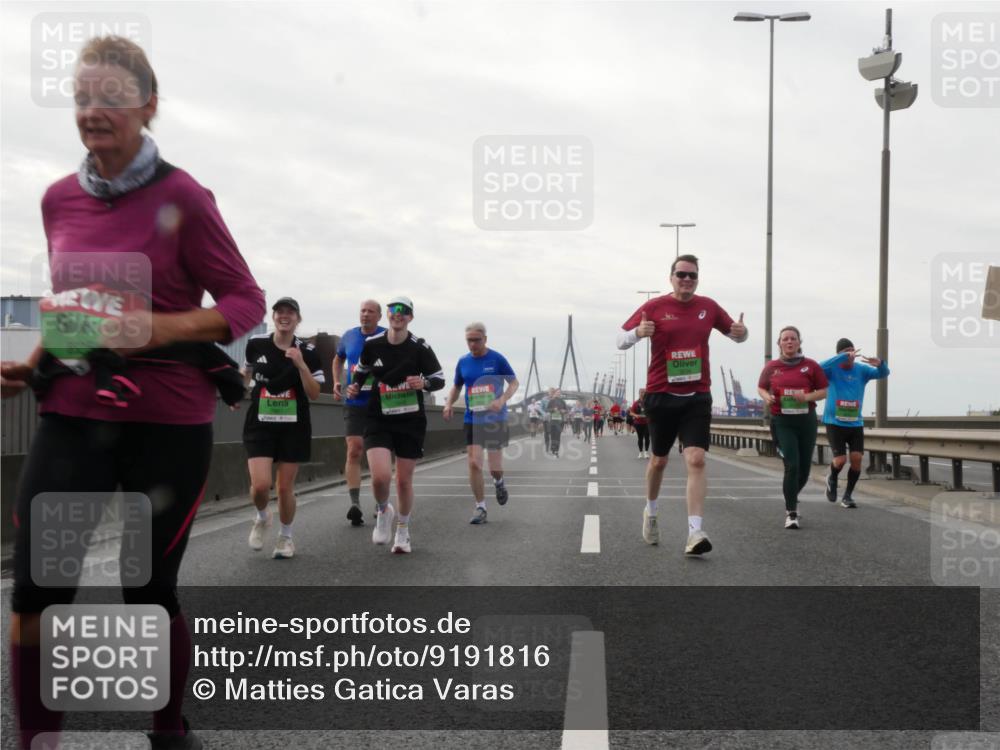 03.10.2025 - Köhlbrandbrückenlauf Matties Gatica Varas http://msf.ph/oto/9191816 03.10.2025 16:07:45 Position 3  meine-sportfotos.de