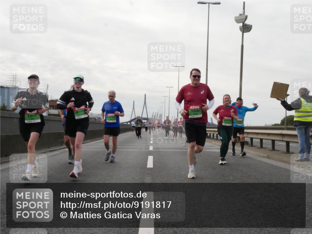 03.10.2025 - Köhlbrandbrückenlauf Matties Gatica Varas http://msf.ph/oto/9191817 03.10.2025 16:07:45 Position 3  meine-sportfotos.de