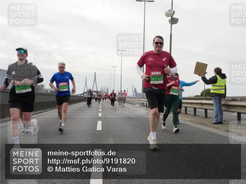 03.10.2025 - Köhlbrandbrückenlauf Matties Gatica Varas http://msf.ph/oto/9191820 03.10.2025 16:07:46 Position 3 7868, 9234, 8379 meine-sportfotos.de