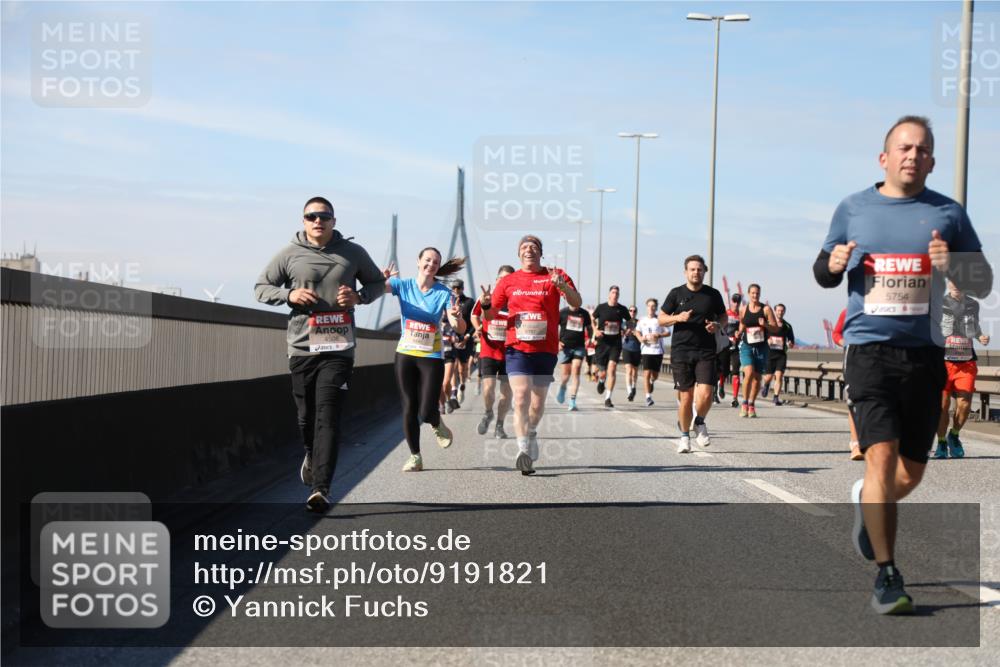 03.10.2025 - Köhlbrandbrückenlauf Yannick Fuchs http://msf.ph/oto/9191821 03.10.2025 11:52:46 Position 3 4506, 5754 meine-sportfotos.de