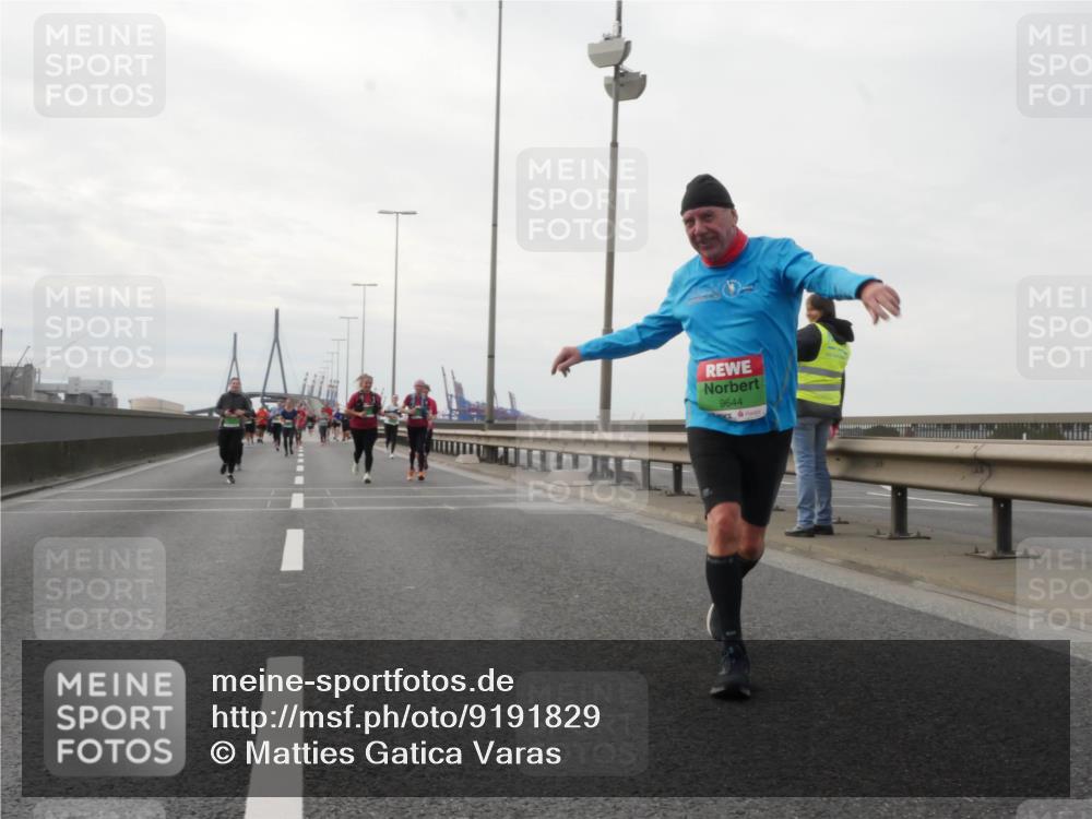 03.10.2025 - Köhlbrandbrückenlauf Matties Gatica Varas http://msf.ph/oto/9191829 03.10.2025 16:07:48 Position 3 9644 meine-sportfotos.de