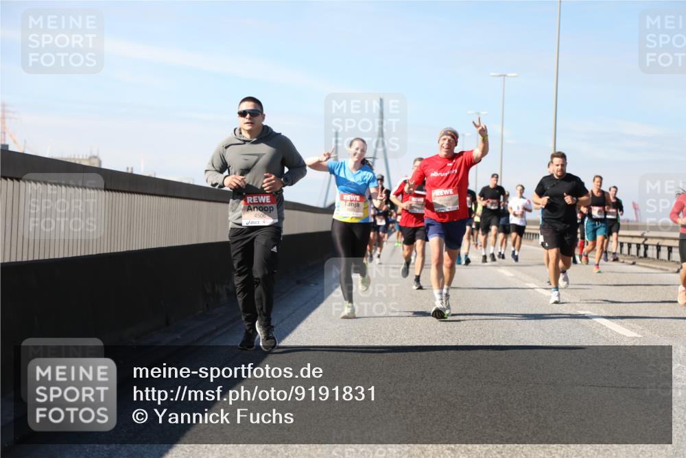 03.10.2025 - Köhlbrandbrückenlauf Yannick Fuchs http://msf.ph/oto/9191831 03.10.2025 11:52:46 Position 3 4506 meine-sportfotos.de