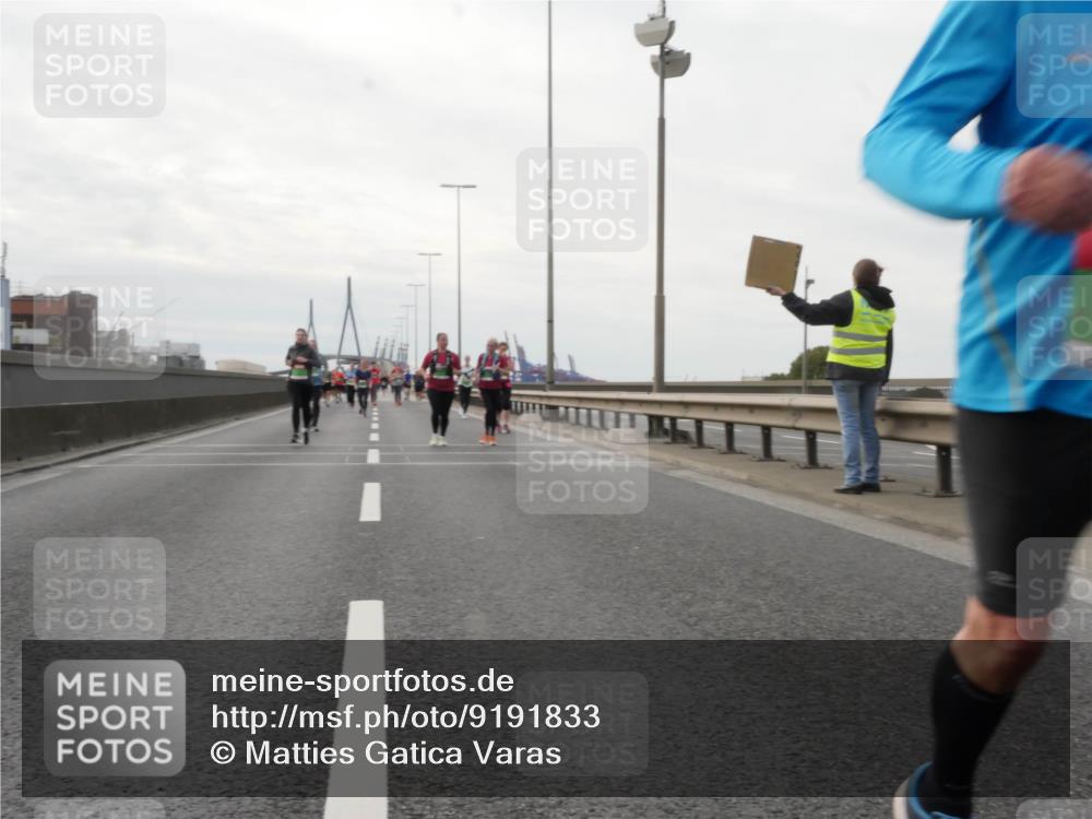 03.10.2025 - Köhlbrandbrückenlauf Matties Gatica Varas http://msf.ph/oto/9191833 03.10.2025 16:07:49 Position 3  meine-sportfotos.de