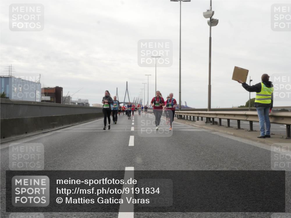 03.10.2025 - Köhlbrandbrückenlauf Matties Gatica Varas http://msf.ph/oto/9191834 03.10.2025 16:07:50 Position 3  meine-sportfotos.de