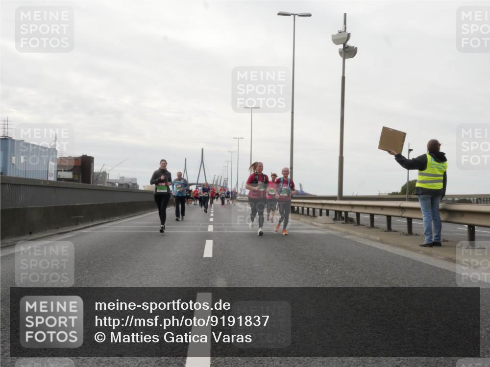 03.10.2025 - Köhlbrandbrückenlauf Matties Gatica Varas http://msf.ph/oto/9191837 03.10.2025 16:07:51 Position 3  meine-sportfotos.de