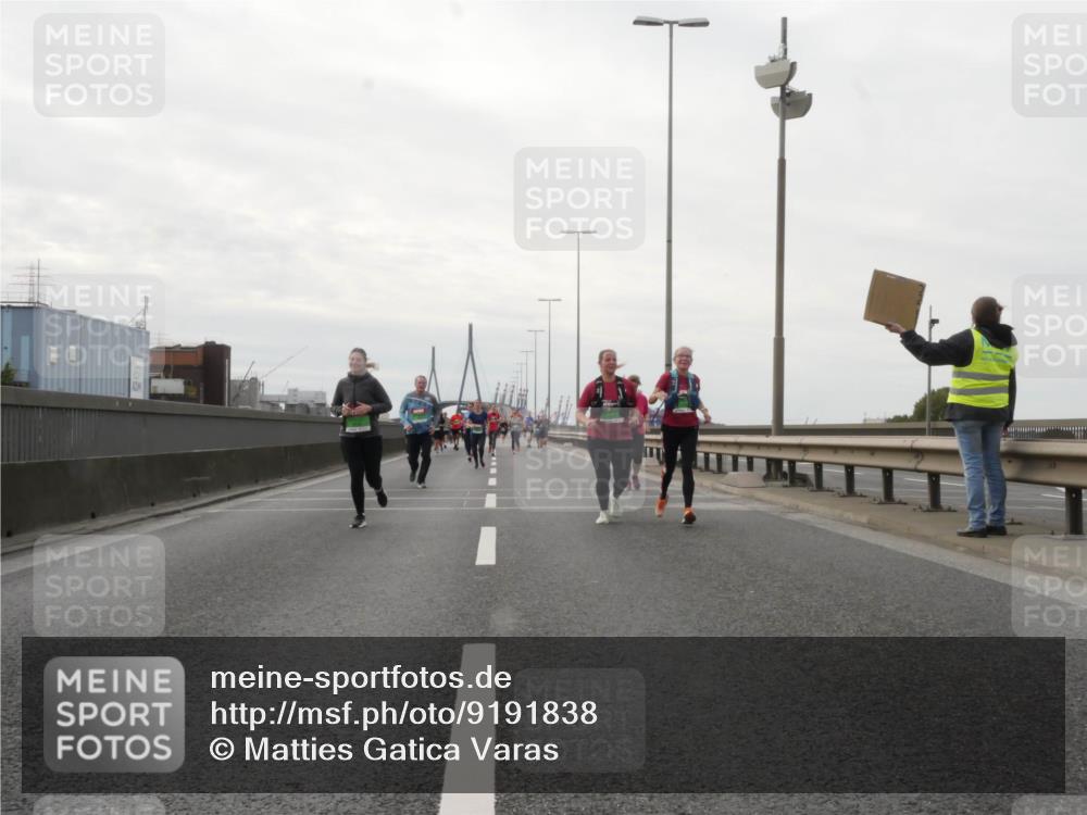 03.10.2025 - Köhlbrandbrückenlauf Matties Gatica Varas http://msf.ph/oto/9191838 03.10.2025 16:07:51 Position 3  meine-sportfotos.de
