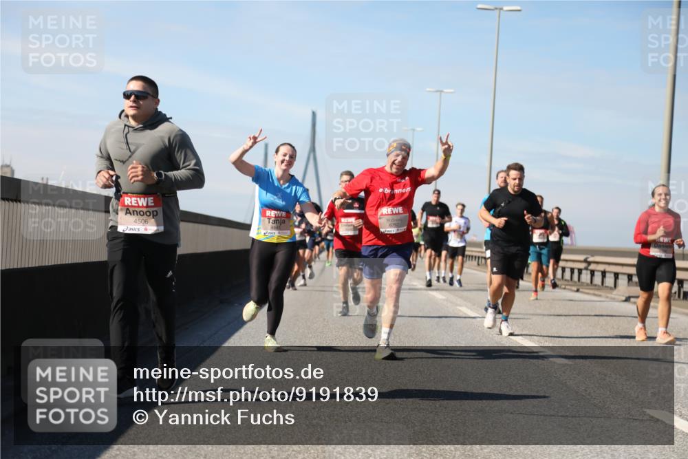 03.10.2025 - Köhlbrandbrückenlauf Yannick Fuchs http://msf.ph/oto/9191839 03.10.2025 11:52:47 Position 3 4506, 6797, 4845 meine-sportfotos.de