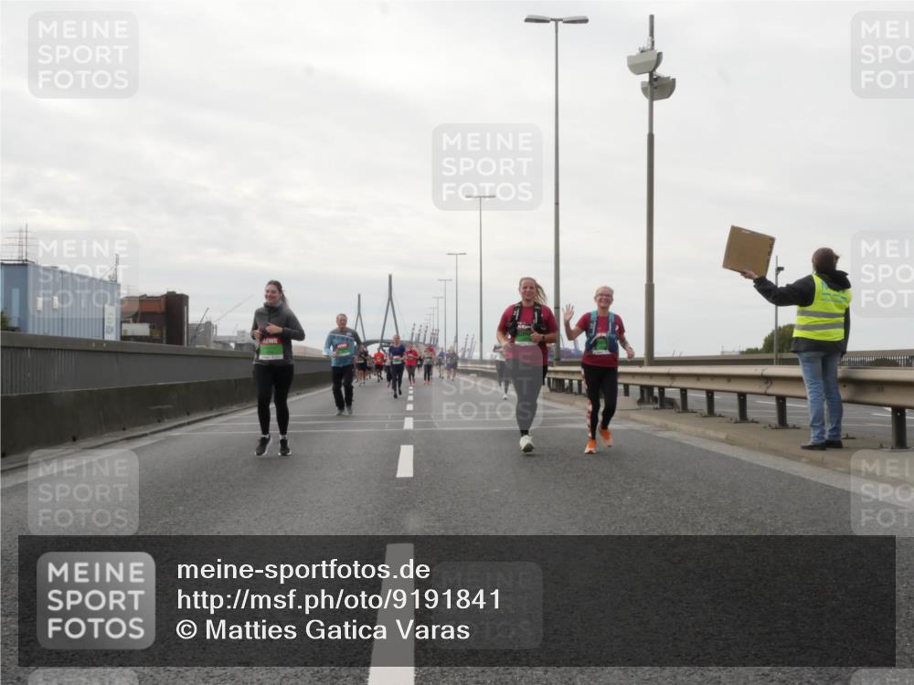 03.10.2025 - Köhlbrandbrückenlauf Matties Gatica Varas http://msf.ph/oto/9191841 03.10.2025 16:07:52 Position 3  meine-sportfotos.de