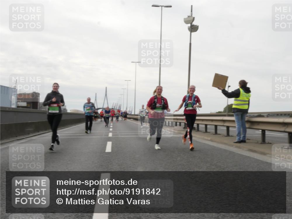 03.10.2025 - Köhlbrandbrückenlauf Matties Gatica Varas http://msf.ph/oto/9191842 03.10.2025 16:07:52 Position 3  meine-sportfotos.de