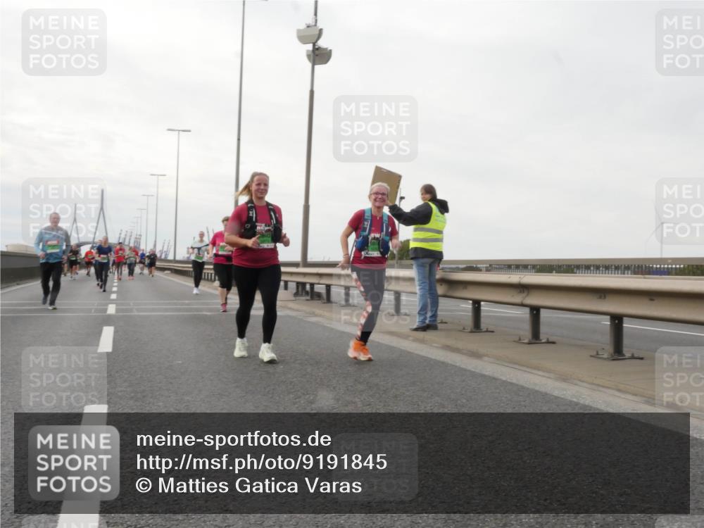 03.10.2025 - Köhlbrandbrückenlauf Matties Gatica Varas http://msf.ph/oto/9191845 03.10.2025 16:07:52 Position 3  meine-sportfotos.de