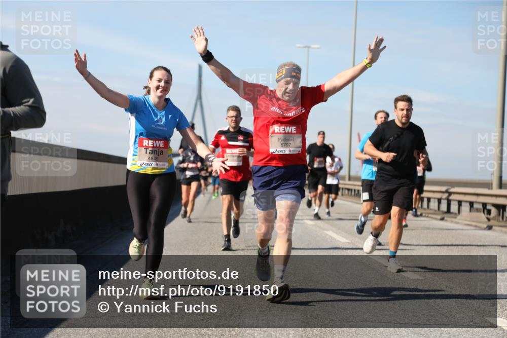 03.10.2025 - Köhlbrandbrückenlauf Yannick Fuchs http://msf.ph/oto/9191850 03.10.2025 11:52:47 Position 3 4845, 6797 meine-sportfotos.de