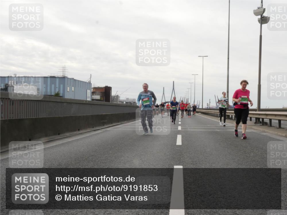03.10.2025 - Köhlbrandbrückenlauf Matties Gatica Varas http://msf.ph/oto/9191853 03.10.2025 16:07:54 Position 3  meine-sportfotos.de