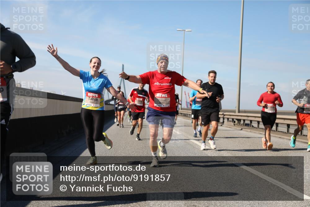 03.10.2025 - Köhlbrandbrückenlauf Yannick Fuchs http://msf.ph/oto/9191857 03.10.2025 11:52:48 Position 3 4845, 6797 meine-sportfotos.de