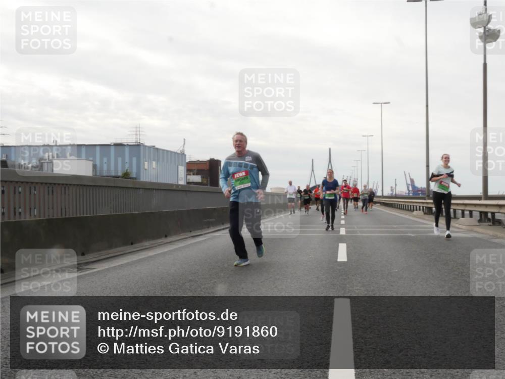 03.10.2025 - Köhlbrandbrückenlauf Matties Gatica Varas http://msf.ph/oto/9191860 03.10.2025 16:07:56 Position 3  meine-sportfotos.de