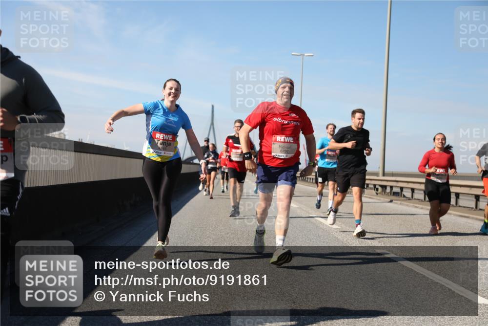 03.10.2025 - Köhlbrandbrückenlauf Yannick Fuchs http://msf.ph/oto/9191861 03.10.2025 11:52:48 Position 3 4845, 6797 meine-sportfotos.de