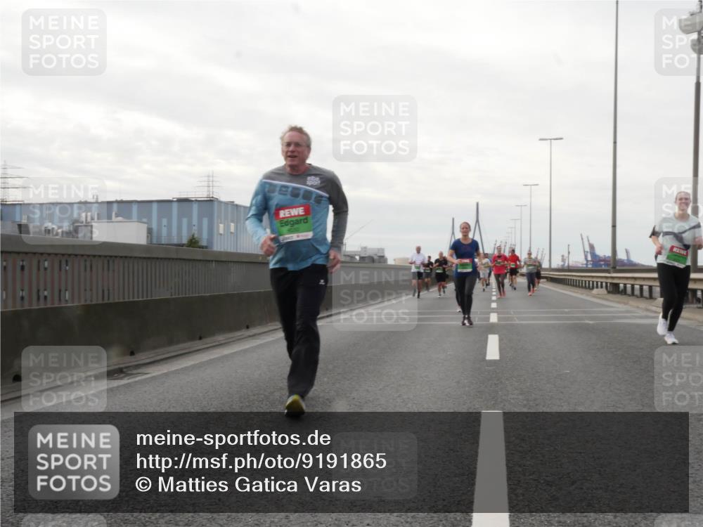 03.10.2025 - Köhlbrandbrückenlauf Matties Gatica Varas http://msf.ph/oto/9191865 03.10.2025 16:07:57 Position 3  meine-sportfotos.de