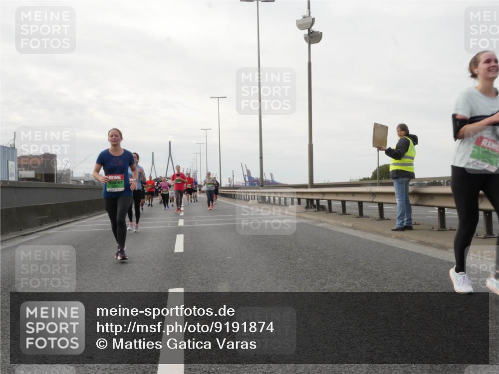 03.10.2025 - Köhlbrandbrückenlauf Matties Gatica Varas http://msf.ph/oto/9191874 03.10.2025 16:07:59 Position 3  meine-sportfotos.de