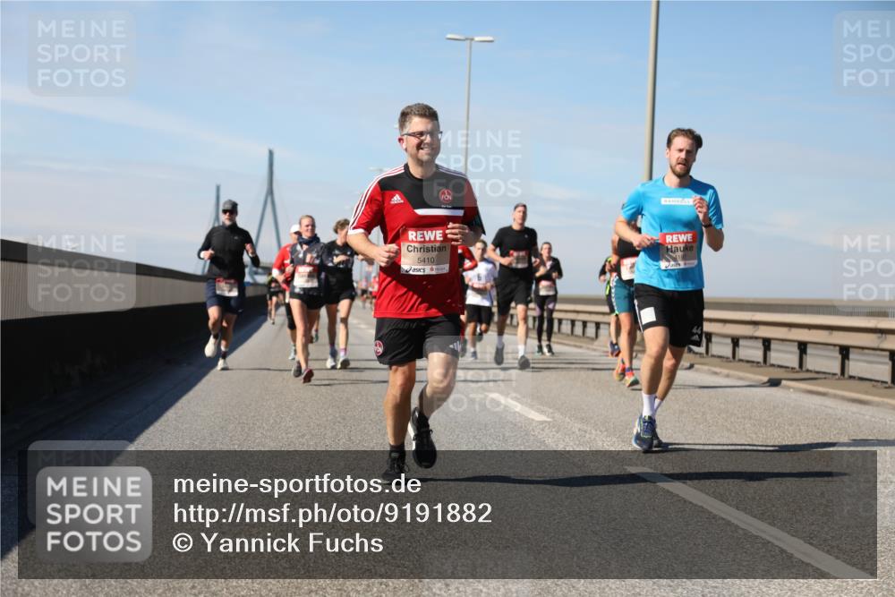 03.10.2025 - Köhlbrandbrückenlauf Yannick Fuchs http://msf.ph/oto/9191882 03.10.2025 11:52:49 Position 3 5410, 44 meine-sportfotos.de