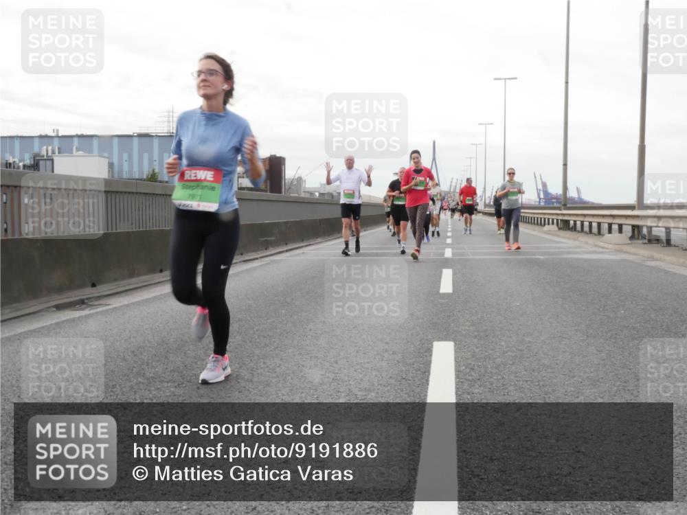 03.10.2025 - Köhlbrandbrückenlauf Matties Gatica Varas http://msf.ph/oto/9191886 03.10.2025 16:08:02 Position 3 7971 meine-sportfotos.de