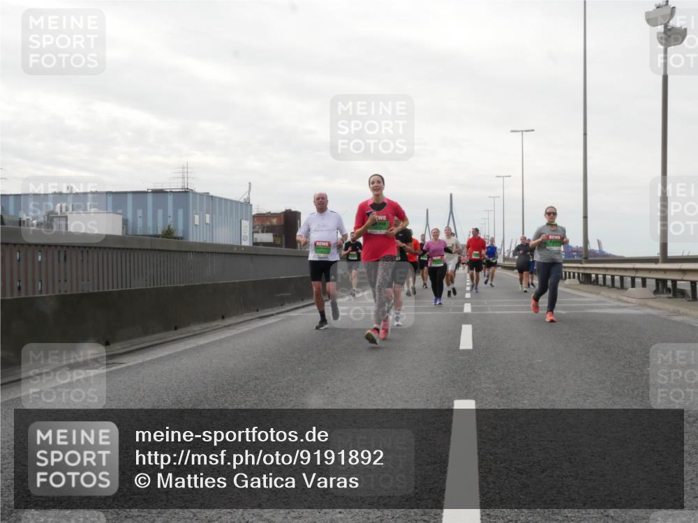 03.10.2025 - Köhlbrandbrückenlauf Matties Gatica Varas http://msf.ph/oto/9191892 03.10.2025 16:08:03 Position 3  meine-sportfotos.de